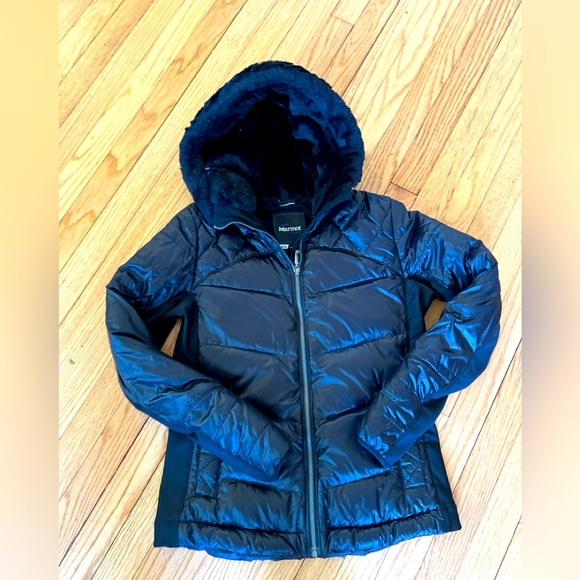 Marmot Jackets & Blazers - Marmot Black Puffer Jacket with Hood Medium